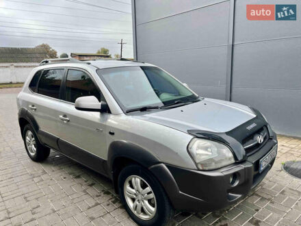 Сірий Хендай Туксон, об'ємом двигуна 2 л та пробігом 200 тис. км за 7500 $, фото 1 на Automoto.ua