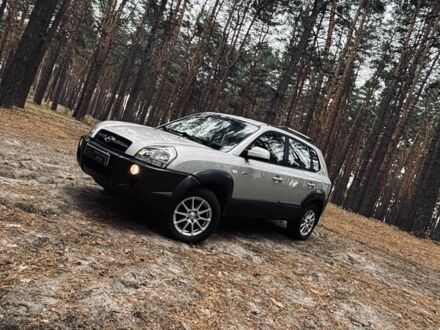 Хендай Туксон 2006 в Харькове на Automoto.ua Серый Хендай Туксон, объемом двигателя 2 л и пробегом 186 тыс. км за 8000 $, фото 1 на Automoto.ua