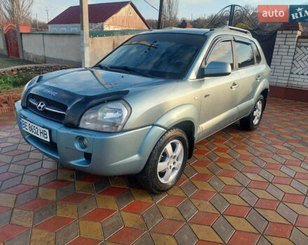Серый Хендай Туксон, объемом двигателя 1.98 л и пробегом 175 тыс. км за 6250 $, фото 1 на Automoto.ua