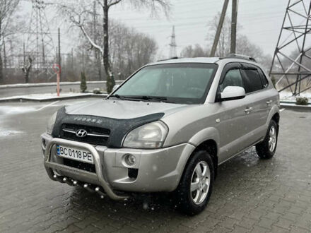 Сірий Хендай Туксон, об'ємом двигуна 1.99 л та пробігом 252 тис. км за 6700 $, фото 1 на Automoto.ua