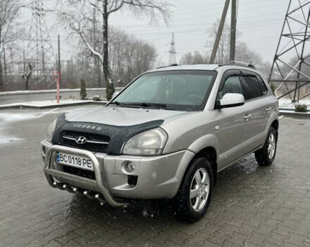 Серый Хендай Туксон, объемом двигателя 1.99 л и пробегом 252 тыс. км за 6700 $, фото 1 на Automoto.ua