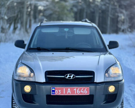 Серый Хендай Туксон, объемом двигателя 2 л и пробегом 170 тыс. км за 6900 $, фото 1 на Automoto.ua