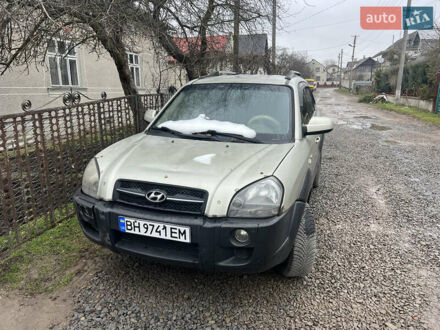 Серый Хендай Туксон, объемом двигателя 2 л и пробегом 270 тыс. км за 4300 $, фото 1 на Automoto.ua