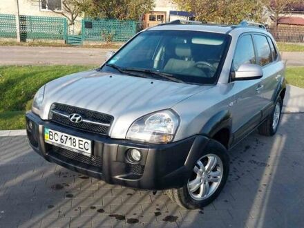 Хендай Туксон 2006 у Бродах на Automoto.ua Сірий Хендай Туксон, об'ємом двигуна 1.98 л та пробігом 215 тис. км за 6300 $, фото 1 на Automoto.ua