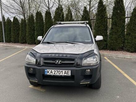 Хендай Туксон 2006 в Киеве на Automoto.ua Серый Хендай Туксон, объемом двигателя 1.98 л и пробегом 230 тыс. км за 7800 $, фото 1 на Automoto.ua