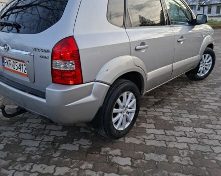 Серый Хендай Туксон, объемом двигателя 2 л и пробегом 320 тыс. км за 4200 $, фото 1 на Automoto.ua