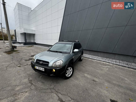 Хендай Туксон 2006 в Кременчуге на Automoto.ua Серый Хендай Туксон, объемом двигателя 1.98 л и пробегом 192 тыс. км за 8700 $, фото 1 на Automoto.ua
