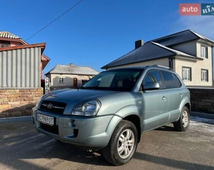 Серый Хендай Туксон, объемом двигателя 1.98 л и пробегом 250 тыс. км за 7250 $, фото 1 на Automoto.ua