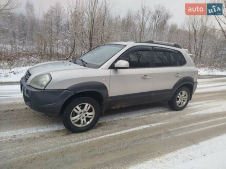 Хендай Туксон 2006 в Ивано-Франковске на Automoto.ua Серый Хендай Туксон, объемом двигателя 2 л и пробегом 218 тыс. км за 4800 $, фото 1 на Automoto.ua