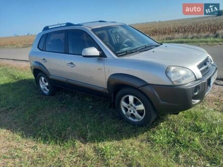 Хендай Туксон 2006 в Черкассах на Automoto.ua Серый Хендай Туксон, объемом двигателя 1.98 л и пробегом 180 тыс. км за 7500 $, фото 1 на Automoto.ua