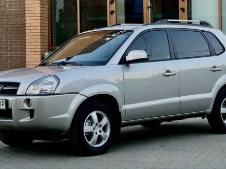 Хендай Туксон 2006 у Дубно на Automoto.ua Сірий Хендай Туксон, об'ємом двигуна 2 л та пробігом 217 тис. км за 7400 $, фото 1 на Automoto.ua