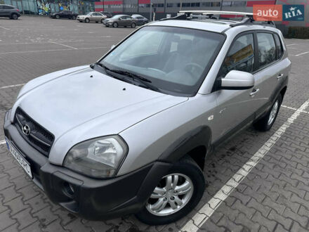 Хендай Туксон 2006 в Киеве на Automoto.ua Серый Хендай Туксон, объемом двигателя 1.98 л и пробегом 208 тыс. км за 7900 $, фото 1 на Automoto.ua