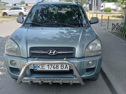 Хендай Туксон 2006 в Днепре (Днепропетровске) на Automoto.ua Серый Хендай Туксон, объемом двигателя 1.99 л и пробегом 200 тыс. км за 7500 $, фото 1 на Automoto.ua