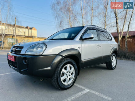 Хендай Туксон 2006 в Здолбунове на Automoto.ua Серый Хендай Туксон, объемом двигателя 1.98 л и пробегом 223 тыс. км за 6850 $, фото 1 на Automoto.ua