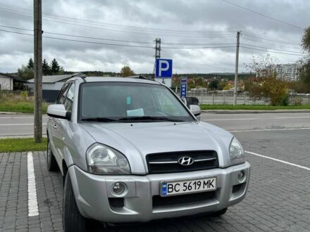 Хендай Туксон 2006 у Стрые на Automoto.ua Сірий Хендай Туксон, об'ємом двигуна 2 л та пробігом 311 тис. км за 6000 $, фото 1 на Automoto.ua