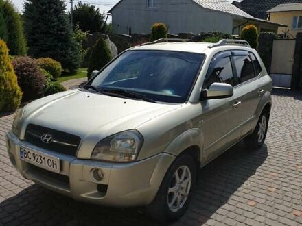 Серый Хендай Туксон, объемом двигателя 1.99 л и пробегом 213 тыс. км за 7200 $, фото 1 на Automoto.ua
