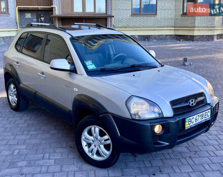 Хендай Туксон 2006 у Тернополі на Automoto.ua Сірий Хендай Туксон, об'ємом двигуна 2 л та пробігом 215 тис. км за 7350 $, фото 1 на Automoto.ua
