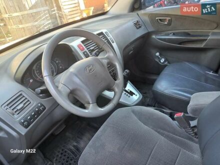 Серый Хендай Туксон, объемом двигателя 1.98 л и пробегом 230 тыс. км за 8500 $, фото 1 на Automoto.ua