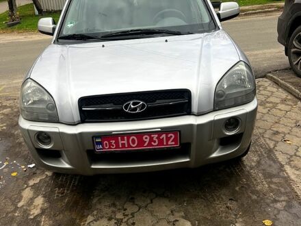 Хендай Туксон 2006 в Изюме на Automoto.ua Серый Хендай Туксон, объемом двигателя 2 л и пробегом 228 тыс. км за 8000 $, фото 1 на Automoto.ua