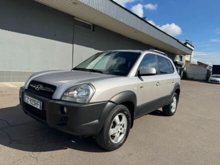 Сірий Хендай Туксон, об'ємом двигуна 2 л та пробігом 175 тис. км за 4800 $, фото 1 на Automoto.ua