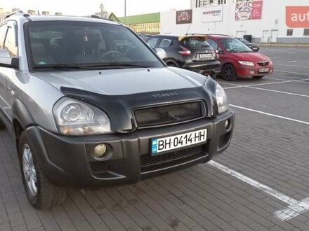 Серый Хендай Туксон, объемом двигателя 2 л и пробегом 207 тыс. км за 7500 $, фото 1 на Automoto.ua