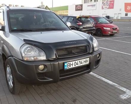 Серый Хендай Туксон, объемом двигателя 2 л и пробегом 207 тыс. км за 7500 $, фото 1 на Automoto.ua
