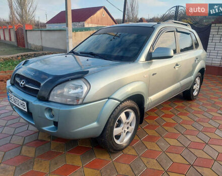 Серый Хендай Туксон, объемом двигателя 1.98 л и пробегом 175 тыс. км за 6050 $, фото 1 на Automoto.ua