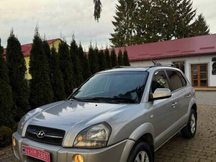 Серый Хендай Туксон, объемом двигателя 2 л и пробегом 204 тыс. км за 6800 $, фото 1 на Automoto.ua