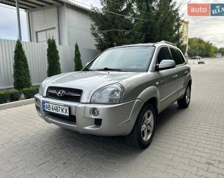 Сірий Хендай Туксон, об'ємом двигуна 1.98 л та пробігом 252 тис. км за 7200 $, фото 1 на Automoto.ua