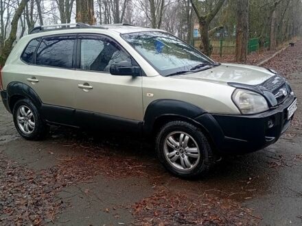 Сірий Хендай Туксон, об'ємом двигуна 2 л та пробігом 296 тис. км за 7600 $, фото 1 на Automoto.ua