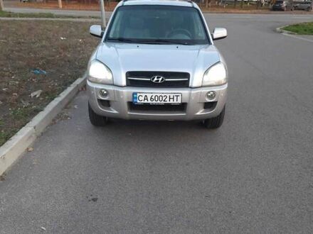 Серый Хендай Туксон, объемом двигателя 1.98 л и пробегом 164 тыс. км за 7300 $, фото 1 на Automoto.ua