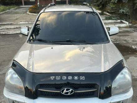 Хендай Туксон 2006 в Новой Водолаге на Automoto.ua Серый Хендай Туксон, объемом двигателя 1.98 л и пробегом 220 тыс. км за 7800 $, фото 1 на Automoto.ua