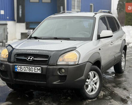 Серый Хендай Туксон, объемом двигателя 1.98 л и пробегом 201 тыс. км за 8200 $, фото 1 на Automoto.ua