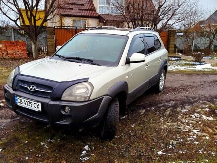 Хендай Туксон 2006 в Носовке на Automoto.ua Серый Хендай Туксон, объемом двигателя 2.7 л и пробегом 204 тыс. км за 7500 $, фото 1 на Automoto.ua