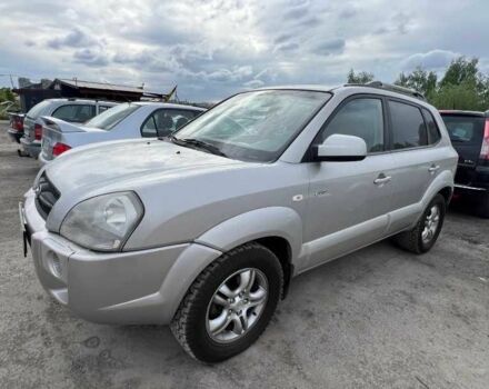 Серый Хендай Туксон, объемом двигателя 2 л и пробегом 271 тыс. км за 3915 $, фото 1 на Automoto.ua