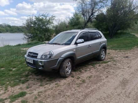 Хендай Туксон 2006 в Днепре (Днепропетровске) на Automoto.ua Серый Хендай Туксон, объемом двигателя 2 л и пробегом 236 тыс. км за 6750 $, фото 1 на Automoto.ua