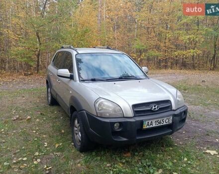 Сірий Хендай Туксон, об'ємом двигуна 1.98 л та пробігом 312 тис. км за 6000 $, фото 1 на Automoto.ua