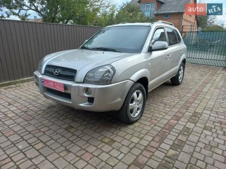 Серый Хендай Туксон, объемом двигателя 2 л и пробегом 224 тыс. км за 6900 $, фото 1 на Automoto.ua