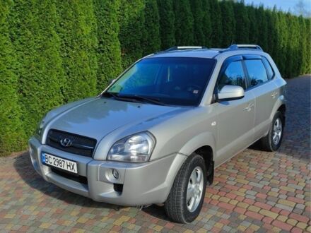 Хендай Туксон 2006 у Самборе на Automoto.ua Сірий Хендай Туксон, об'ємом двигуна 2 л та пробігом 159 тис. км за 6700 $, фото 1 на Automoto.ua