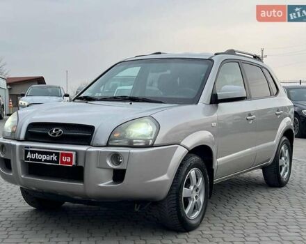 Серый Хендай Туксон, объемом двигателя 2 л и пробегом 263 тыс. км за 7440 $, фото 1 на Automoto.ua