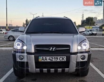 Сірий Хендай Туксон, об'ємом двигуна 1.98 л та пробігом 298 тис. км за 7100 $, фото 1 на Automoto.ua