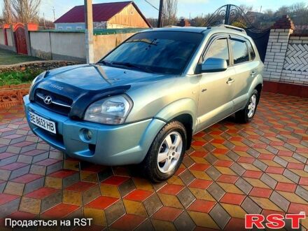 Сірий Хендай Туксон, об'ємом двигуна 2 л та пробігом 175 тис. км за 6250 $, фото 1 на Automoto.ua