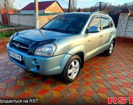 Серый Хендай Туксон, объемом двигателя 2 л и пробегом 175 тыс. км за 6250 $, фото 1 на Automoto.ua