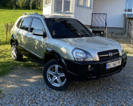 Серый Хендай Туксон, объемом двигателя 1.99 л и пробегом 238 тыс. км за 7700 $, фото 1 на Automoto.ua
