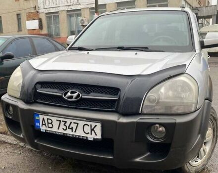 Серый Хендай Туксон, объемом двигателя 1.98 л и пробегом 252 тыс. км за 6199 $, фото 1 на Automoto.ua
