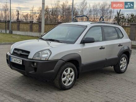 Хендай Туксон 2006 у Дубно на Automoto.ua Сірий Хендай Туксон, об'ємом двигуна 2 л та пробігом 251 тис. км за 6999 $, фото 1 на Automoto.ua