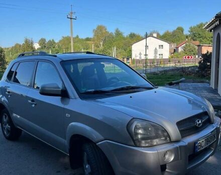 Сірий Хендай Туксон, об'ємом двигуна 1.98 л та пробігом 261 тис. км за 7200 $, фото 1 на Automoto.ua