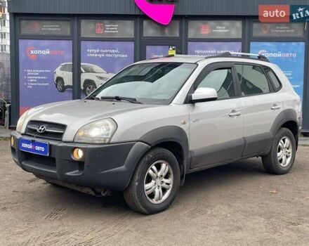 Серый Хендай Туксон, объемом двигателя 2 л и пробегом 108 тыс. км за 9200 $, фото 1 на Automoto.ua