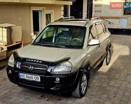 Сірий Хендай Туксон, об'ємом двигуна 2 л та пробігом 198 тис. км за 8250 $, фото 1 на Automoto.ua