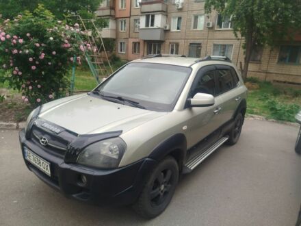 Хендай Туксон 2007 у Кривому Розі на Automoto.ua Сірий Хендай Туксон, об'ємом двигуна 2 л та пробігом 178 тис. км за 7300 $, фото 1 на Automoto.ua